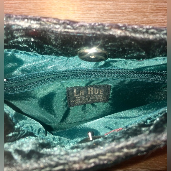 🎁 NEW LaRue crushed velvet handbag - Picture 2 of 2